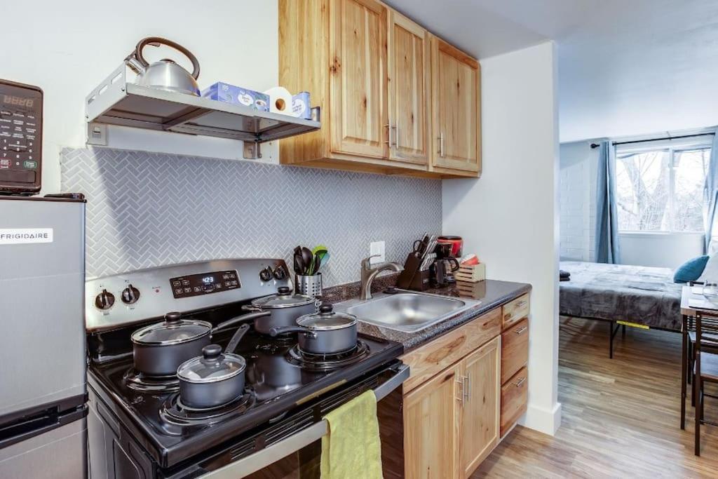 Studio W/ King Bed Near Dwtn روتشستر المظهر الخارجي الصورة